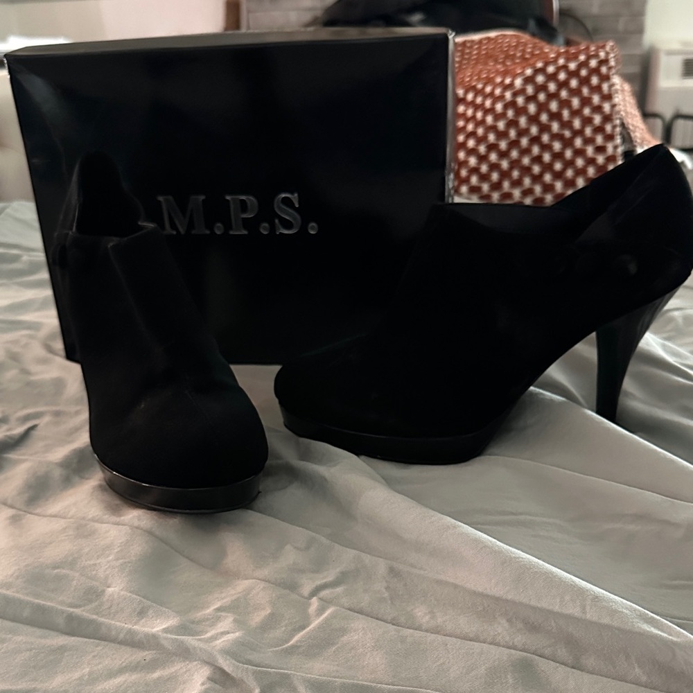 Women's Black Heeled Shoes